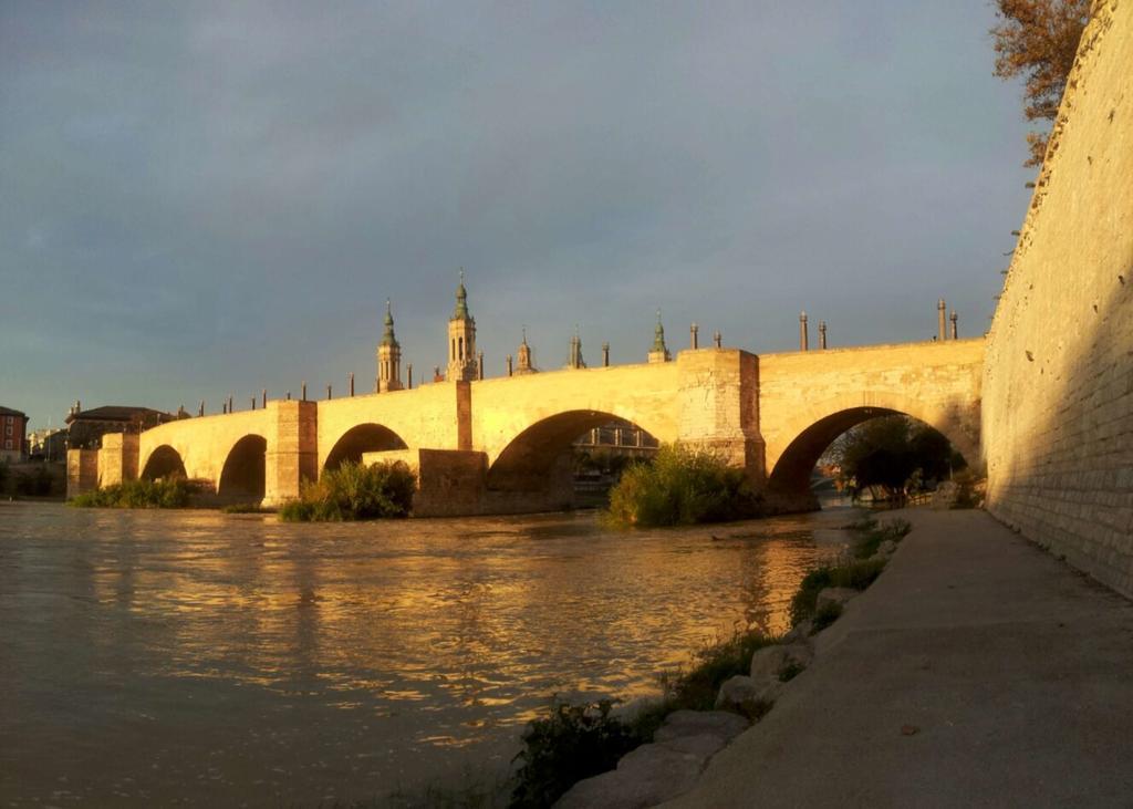 Mirador Del Ebro Appartement Zaragoza Buitenkant foto