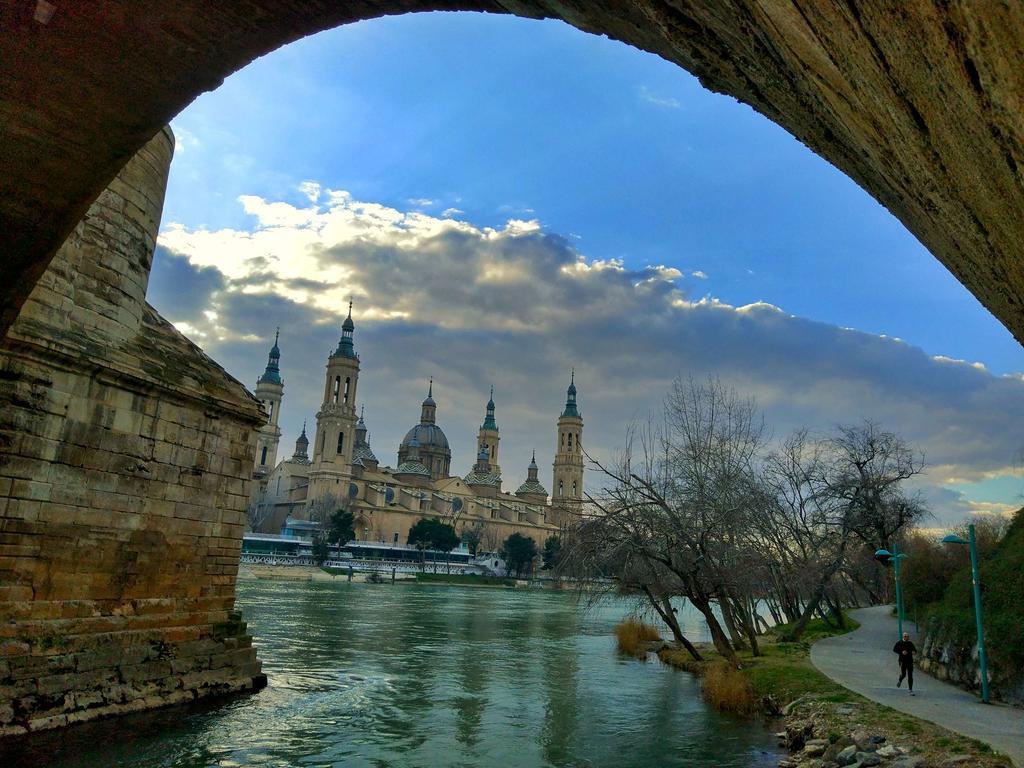 Mirador Del Ebro Appartement Zaragoza Buitenkant foto