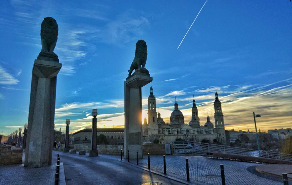 Mirador Del Ebro Appartement Zaragoza Buitenkant foto